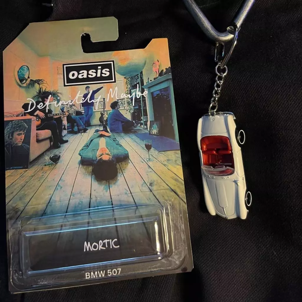 OASIS KEYCHAIN ā view 1